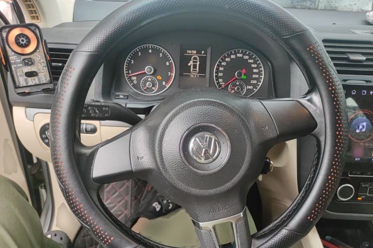 Used Volkswagen Sagitar 2011 1.6L Automatic Special Edition Steering Wheel