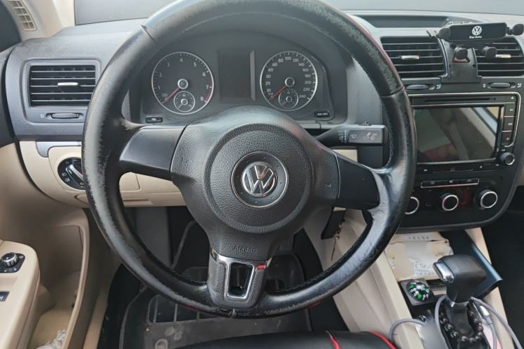 Used Volkswagen Sagitar 2011 1.6L Automatic Special Edition Steering Wheel