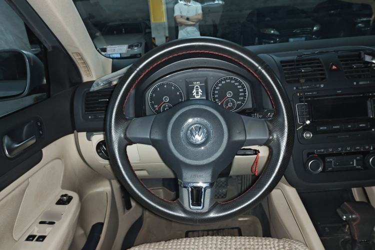 Used Volkswagen Sagitar 2011 1.4 TSI Automatic Tech Model Steering Wheel