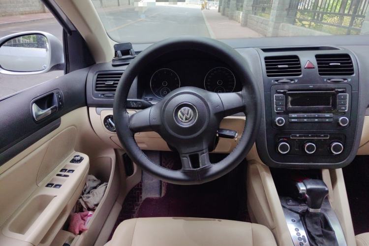 Used Volkswagen Sagitar 2011 1.6L Automatic Special Edition Steering Wheel