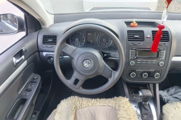 Used Volkswagen Sagitar 2011 1.6L Automatic Comfort Edition Steering Wheel