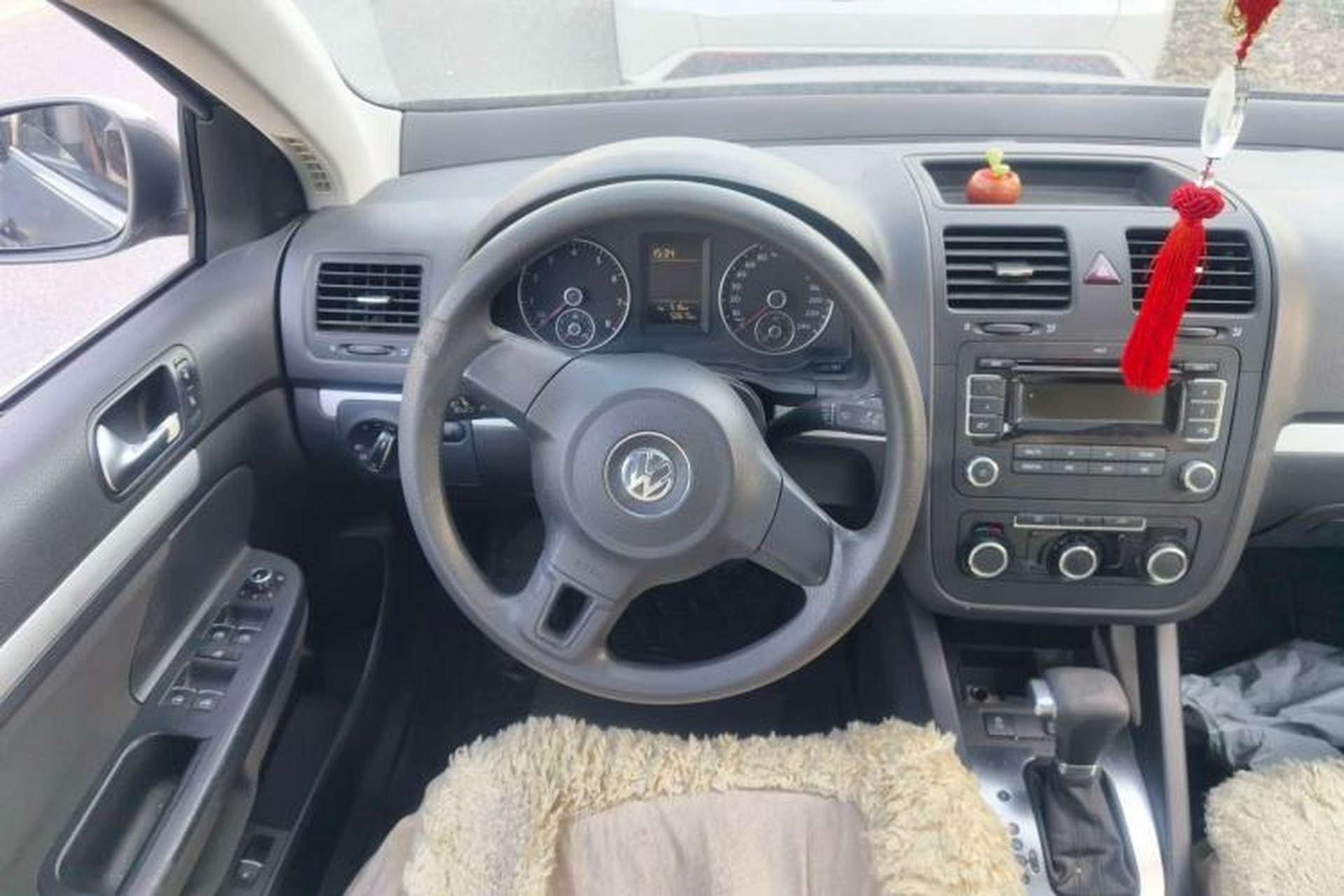 Used Volkswagen Sagitar 2011 1.6L Automatic Comfort Edition Steering Wheel