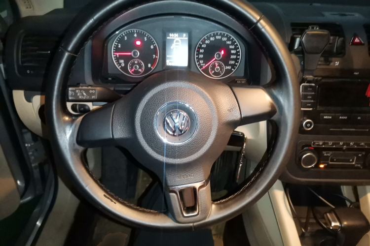 Used Volkswagen Sagitar 2011 1.4 TSI Automatic Luxury Edition Steering Wheel