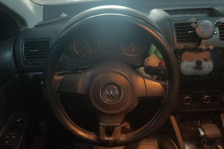 Used Volkswagen Sagitar 2011 1.6L Automatic Special Edition Steering Wheel