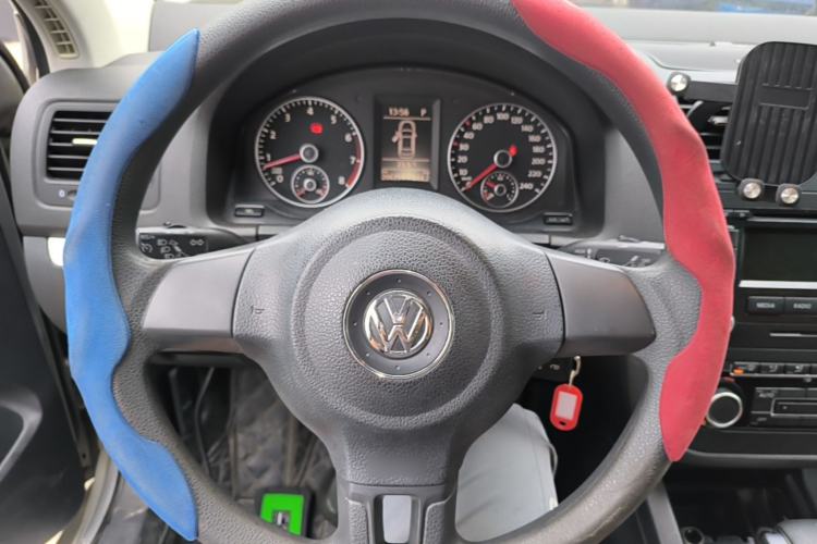 Used Volkswagen Sagitar 2011 1.4 TSI Automatic Tech Model Steering Wheel
