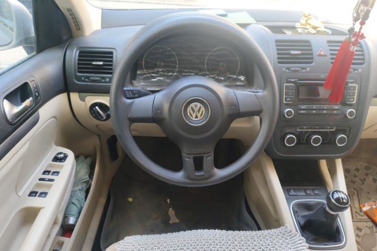 Used Volkswagen Sagitar 2011 1.6L Manual Comfort Version Steering Wheel