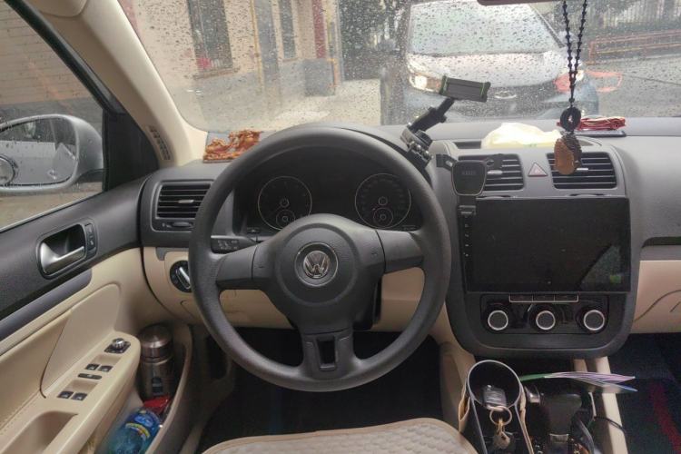 Used Volkswagen Sagitar 2011 1.6L Automatic Fashion Edition Steering Wheel