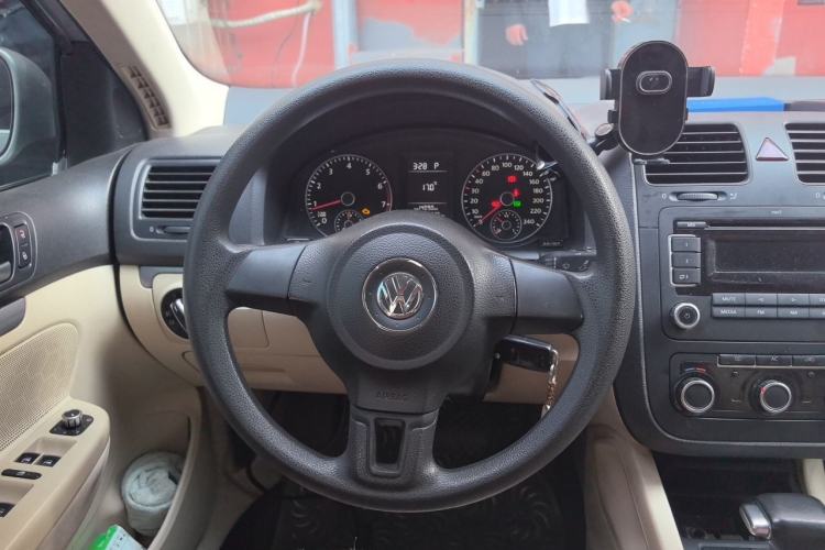 Used Volkswagen Sagitar 2011 1.6L Automatic Comfort Edition Steering Wheel