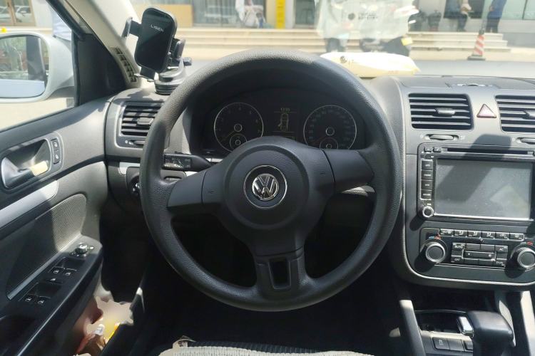 Used Volkswagen Sagitar 2011 1.4 TSI Automatic Tech Model Steering Wheel