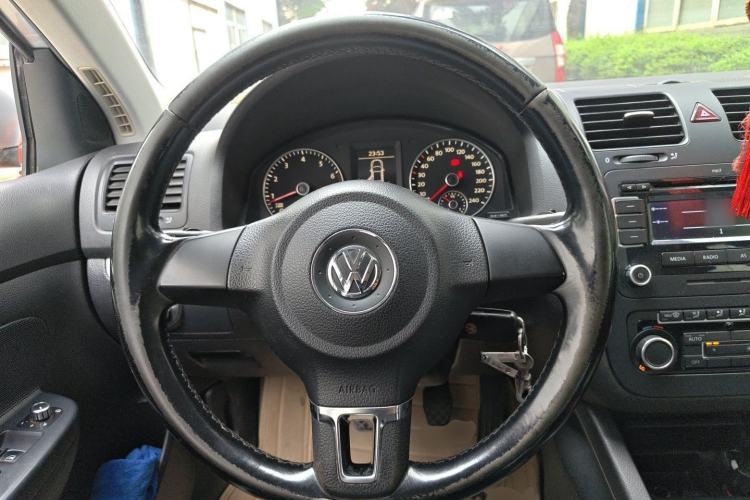 Used Volkswagen Sagitar 2011 1.4 TSI Manual Luxury Edition Steering Wheel