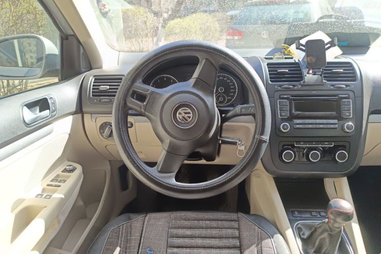 Used Volkswagen Sagitar 2011 1.6L Manual Fashion Edition Steering Wheel