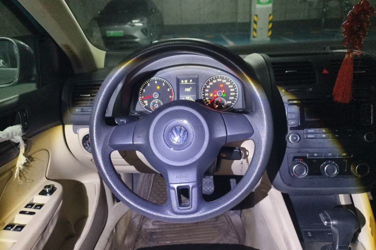 Used Volkswagen Sagitar 2011 1.6L Automatic Fashion Edition Steering Wheel