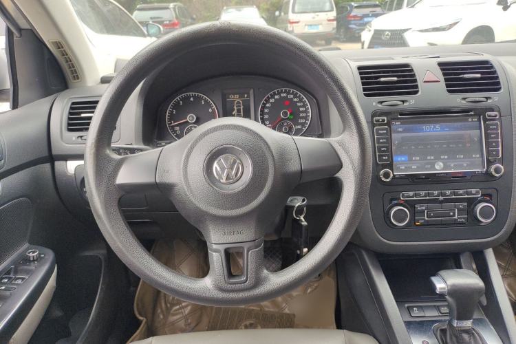 Used Volkswagen Sagitar 2011 1.4 TSI Automatic Tech Model Steering Wheel