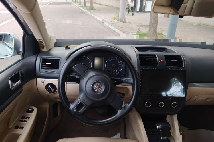 Used Volkswagen Sagitar 2011 1.6L Automatic Comfort Edition Steering Wheel