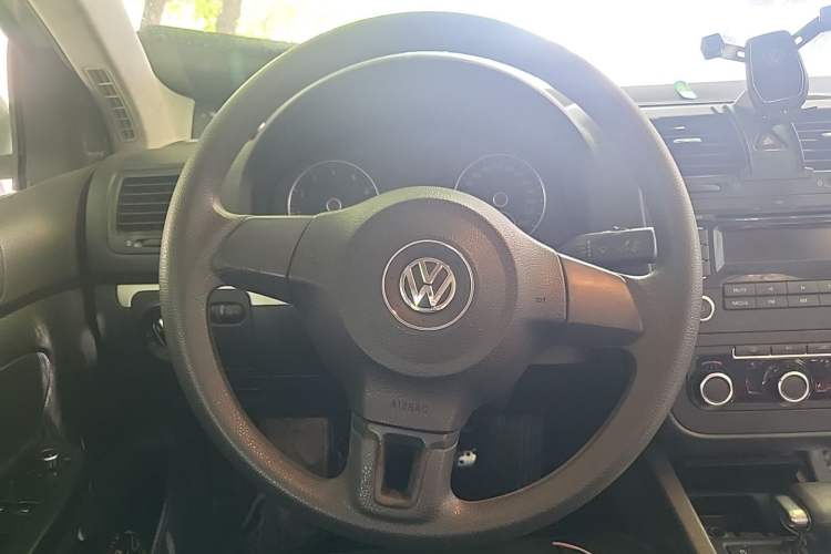 Used Volkswagen Sagitar 2011 1.6L Automatic Comfort Edition Steering Wheel