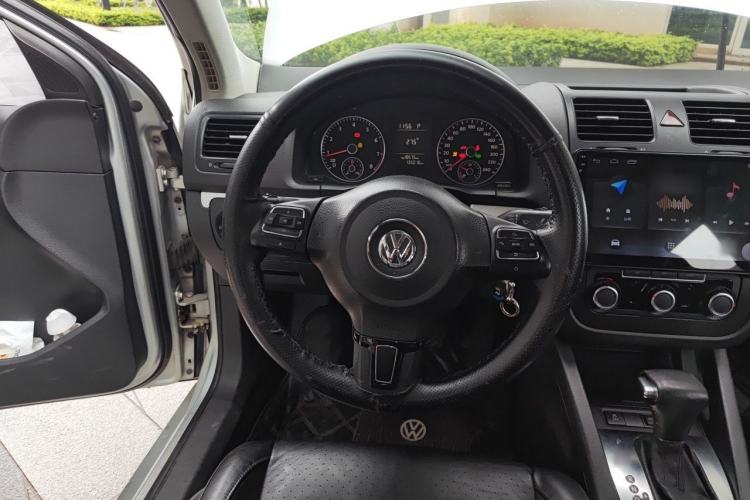 Used Volkswagen Sagitar 2011 1.6L Automatic Special Edition Steering Wheel