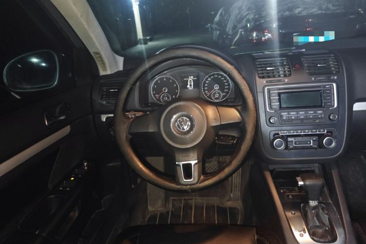 Used Volkswagen Sagitar 2011 1.4 TSI Automatic Luxury Edition Steering Wheel