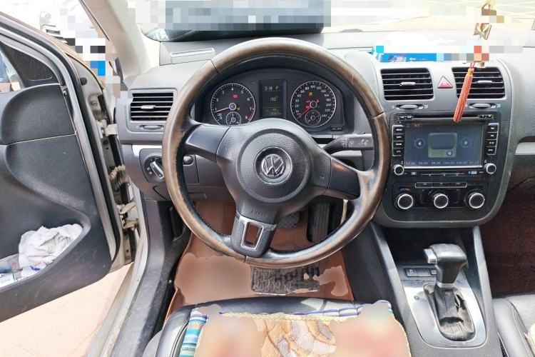 Used Volkswagen Sagitar 2011 1.6L Automatic Special Edition Steering Wheel