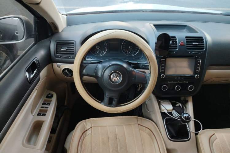 Used Volkswagen Sagitar 2011 1.6L Manual Comfort Version Steering Wheel