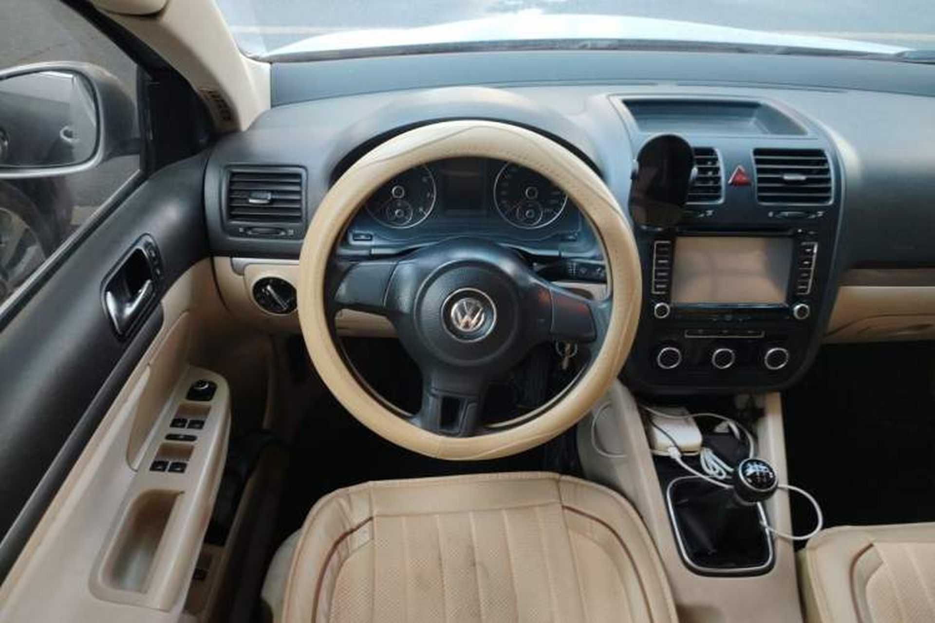 Used Volkswagen Sagitar 2011 1.6L Manual Comfort Version Steering Wheel