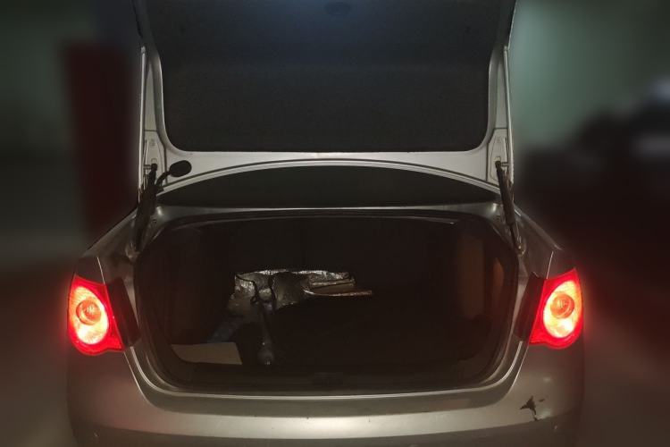 Used Volkswagen Sagitar 2011 1.6L Manual Fashion Edition Trunk