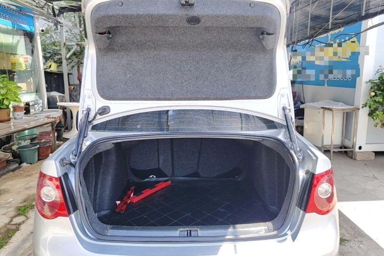 Used Volkswagen Sagitar 2011 1.6L Automatic Comfort Edition Trunk