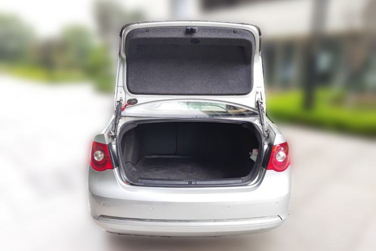 Used Volkswagen Sagitar 2011 1.6L Automatic Special Edition Trunk