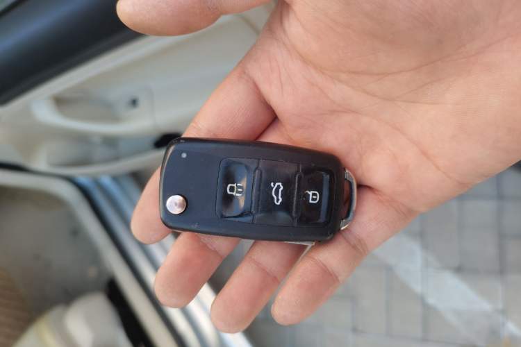 Used Volkswagen Sagitar 2011 1.6L Automatic Special Edition Vehicle Key