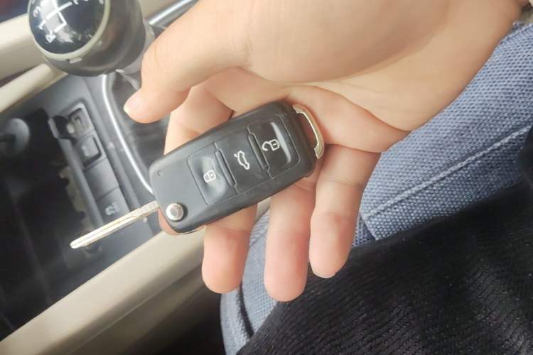 Used Volkswagen Sagitar 2011 1.6L Manual Comfort Version Vehicle Key