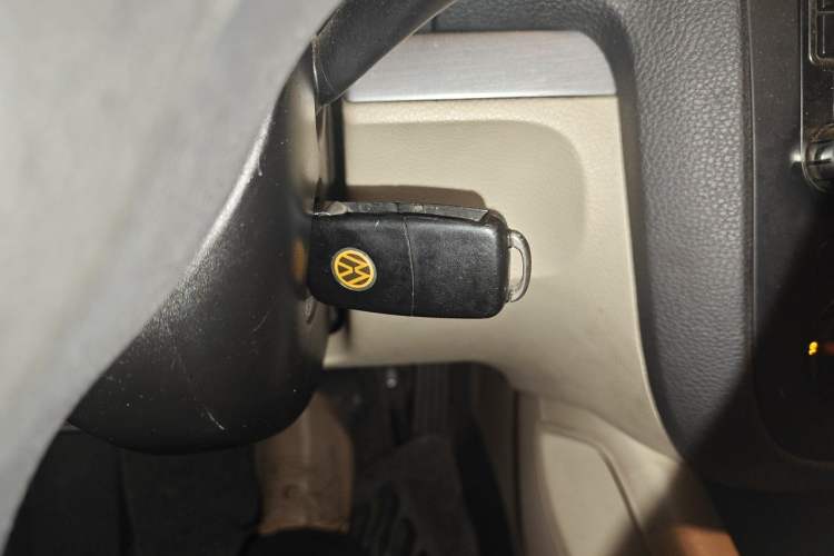 Used Volkswagen Sagitar 2011 1.4 TSI Automatic Luxury Edition Vehicle Key