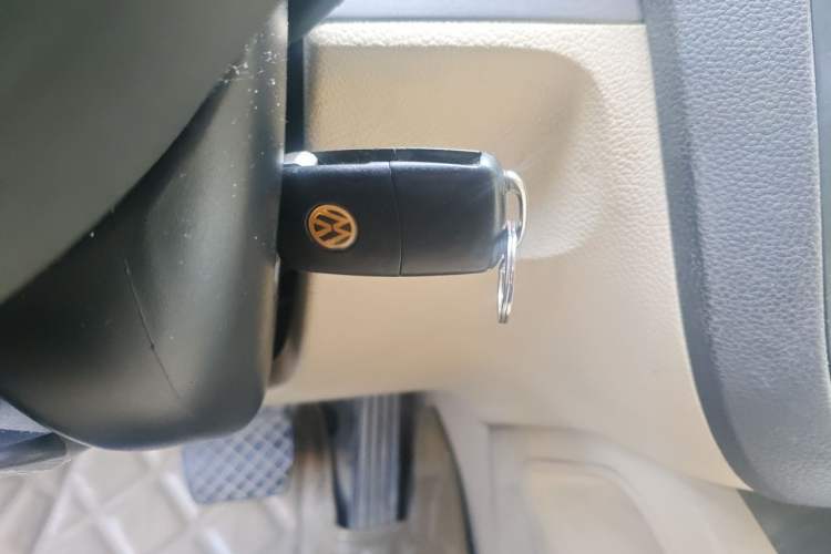 Used Volkswagen Sagitar 2011 1.6L Automatic Fashion Edition Vehicle Key