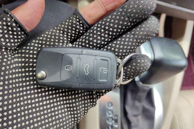 Used Volkswagen Sagitar 2011 1.6L Automatic Special Edition Vehicle Key