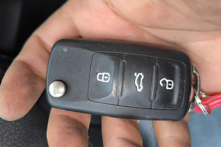 Used Volkswagen Sagitar 2011 1.4 TSI Automatic Tech Model Vehicle Key