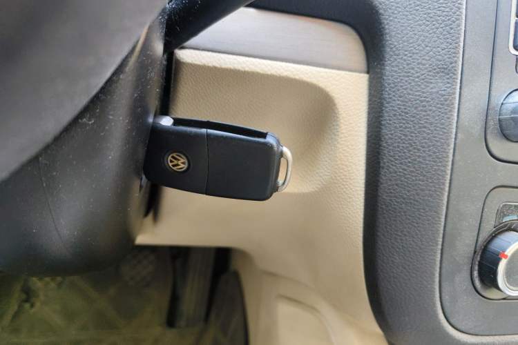 Used Volkswagen Sagitar 2011 1.6L Manual Comfort Version Vehicle Key