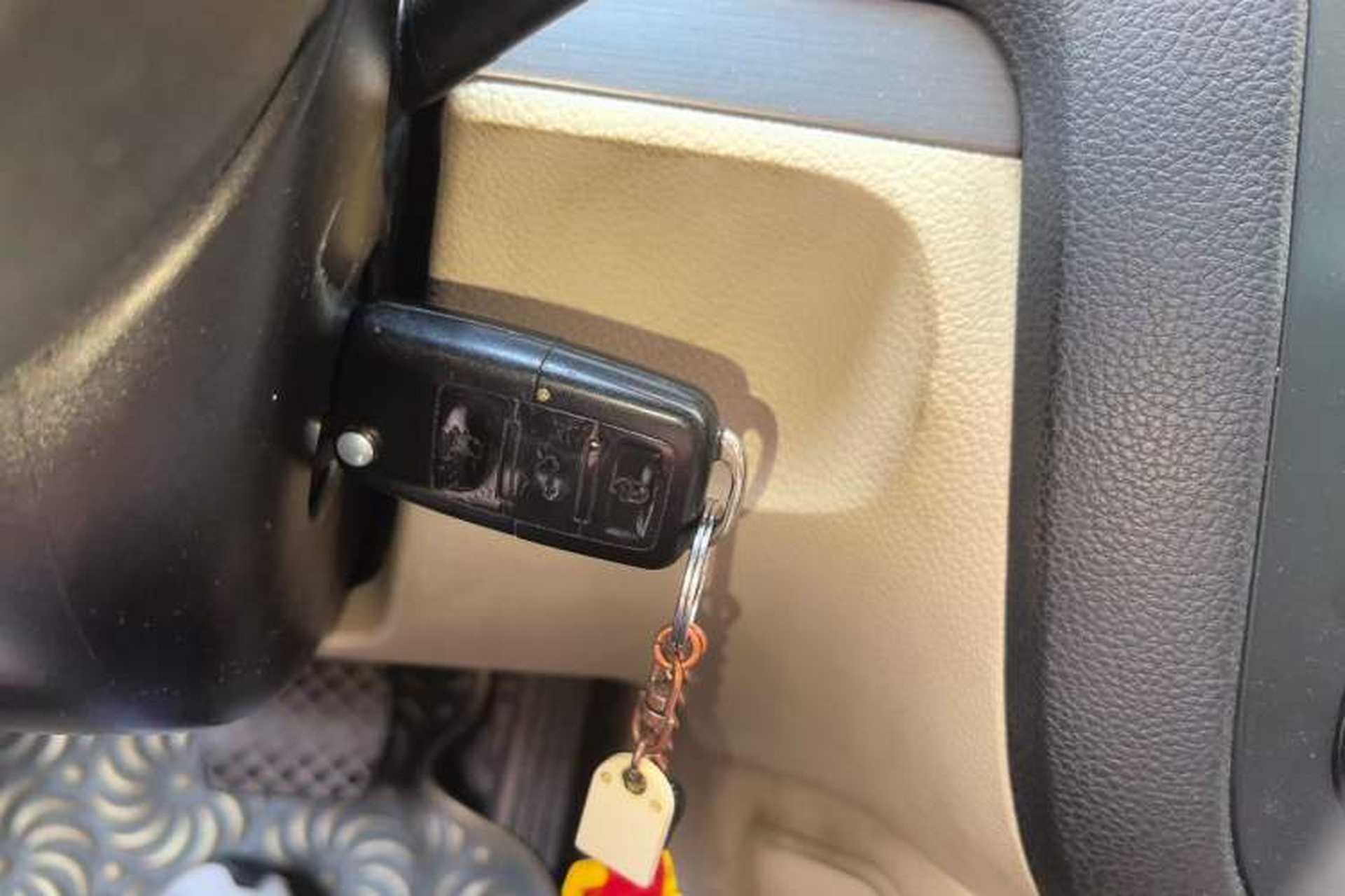 Used Volkswagen Sagitar 2011 1.6L Automatic Comfort Edition Vehicle Key