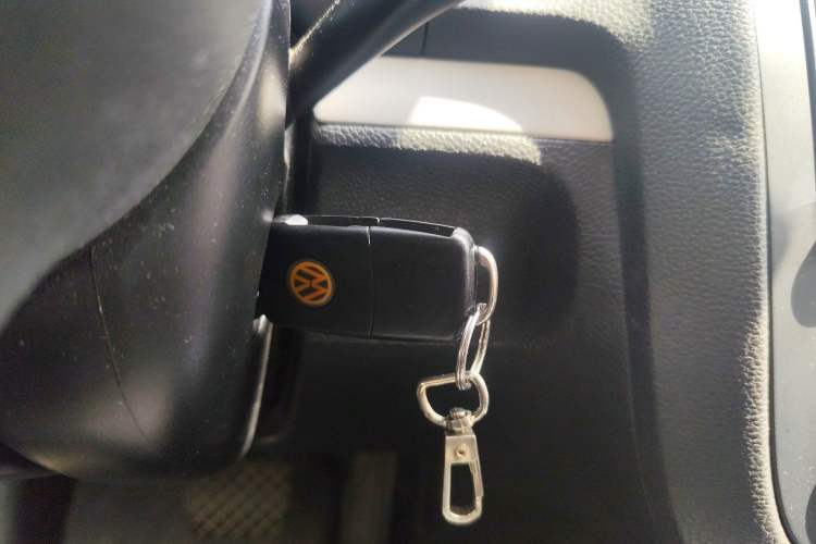Used Volkswagen Sagitar 2011 1.4 TSI Automatic Tech Model Vehicle Key