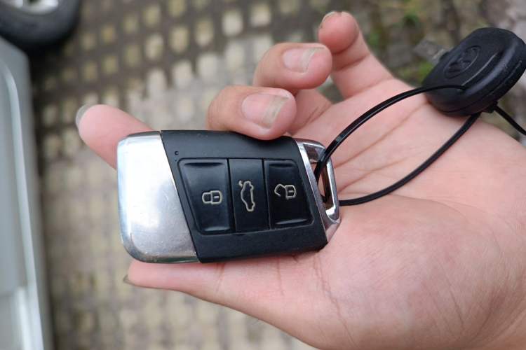 Used Volkswagen Sagitar 2011 1.4 TSI Automatic Luxury Edition Vehicle Key