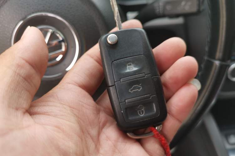 Used Volkswagen Sagitar 2011 1.4 TSI Automatic Luxury Edition Vehicle Key