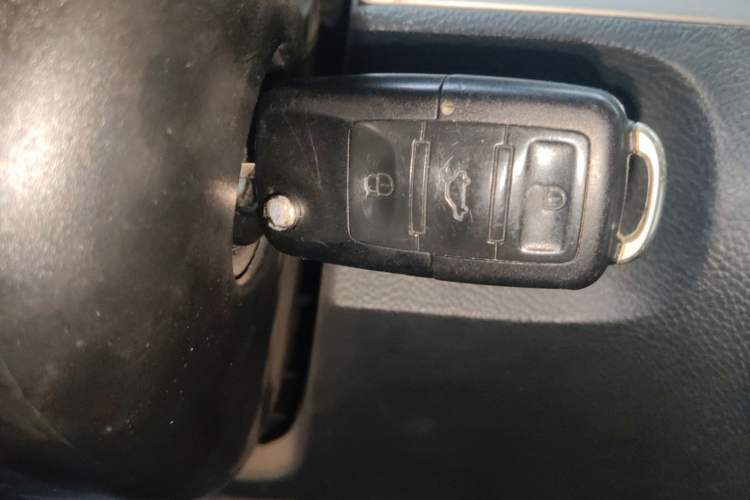 Used Volkswagen Sagitar 2011 1.4 TSI Automatic Tech Model Vehicle Key