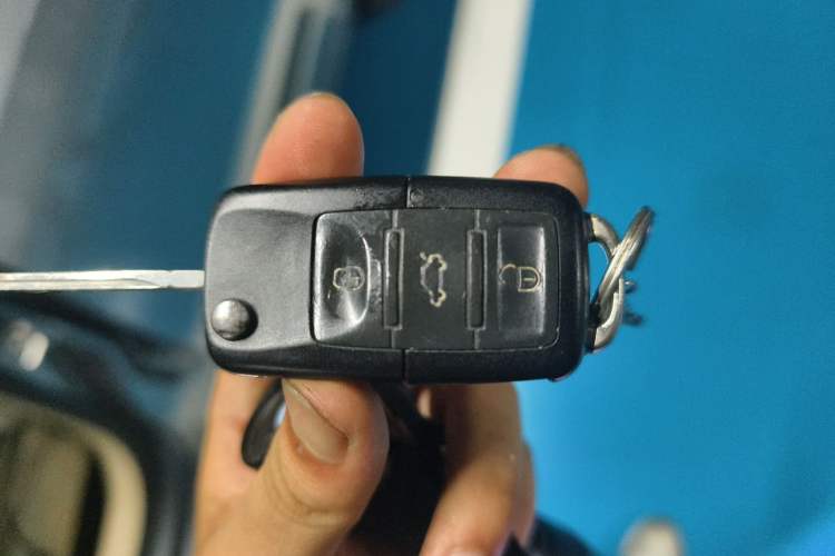 Used Volkswagen Sagitar 2011 1.6L Automatic Fashion Edition Vehicle Key