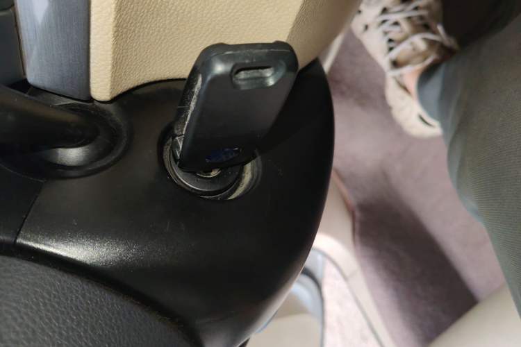 Used Volkswagen Sagitar 2011 1.6L Automatic Comfort Edition Vehicle Key