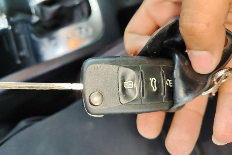 Used Volkswagen Sagitar 2011 1.6L Automatic Comfort Edition Vehicle Key