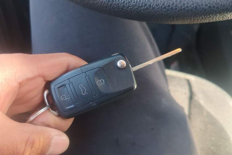 Used Volkswagen Sagitar 2011 1.6L Automatic Comfort Edition Vehicle Key