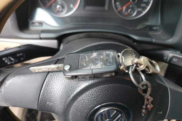 Used Volkswagen Sagitar 2011 1.6L Manual Comfort Version Vehicle Key