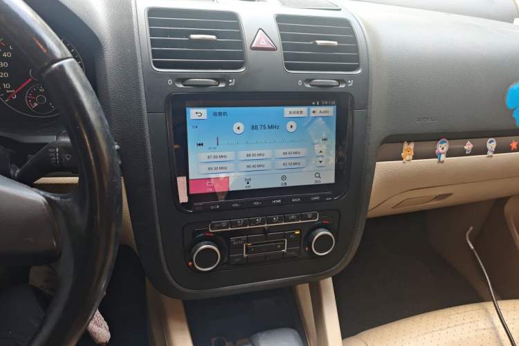 Used Volkswagen Sagitar 2011 1.4 TSI Automatic Luxury Edition Audio And AC Panel