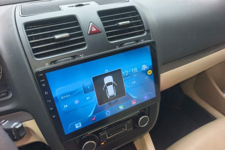 Used Volkswagen Sagitar 2011 1.4 TSI Manual Luxury Edition Audio And AC Panel