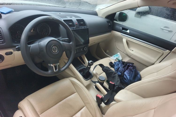 Used Volkswagen Sagitar 2011 1.4 TSI Manual Luxury Edition Center Console