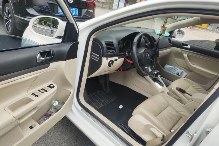 Used Volkswagen Sagitar 2011 1.6L Automatic Comfort Edition Driver Seat