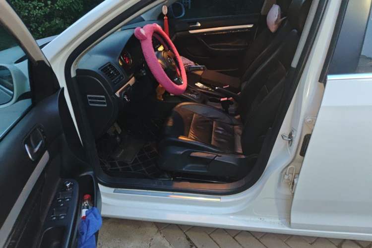 Used Volkswagen Sagitar 2011 1.6L Automatic Special Edition Driver Seat