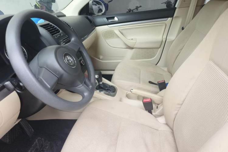 Used Volkswagen Sagitar 2011 1.6L Automatic Comfort Edition Driver Seat